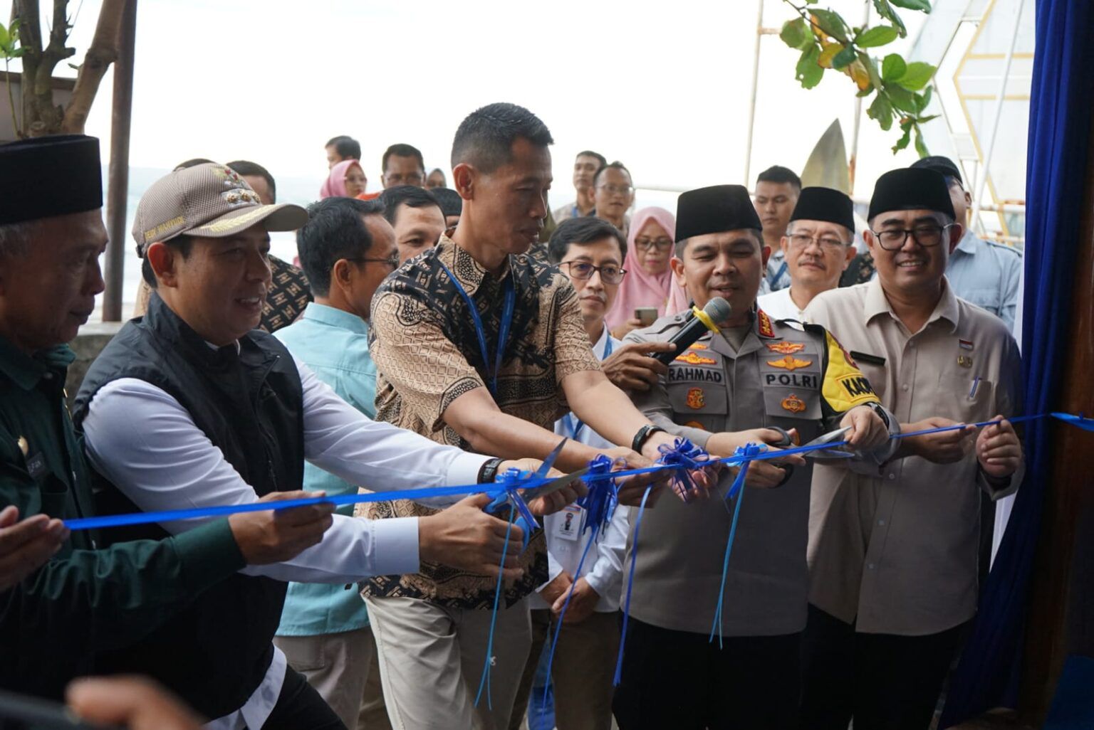 Wali Kota Bengkulu Resmikan Gazebo di Pantai Panjang Hasil Program CSR