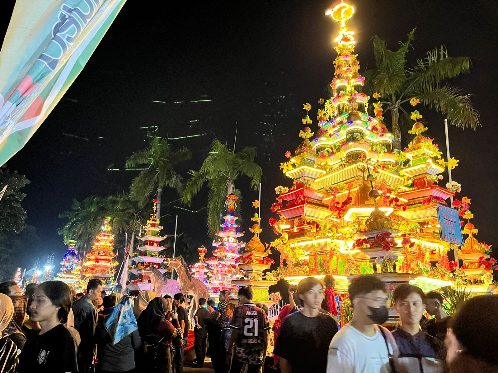 Malam Puncak Festival Tabut 2024 Meriah, Gubernur Bengkulu Rohidin Terima Piagam KEN dari Kemenparekraf