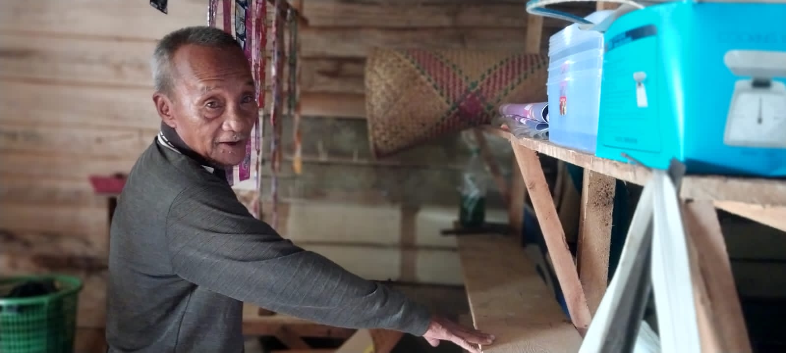Punya Warung, Kakek 74 Tahun Diduga Tertipu Wanita Muda