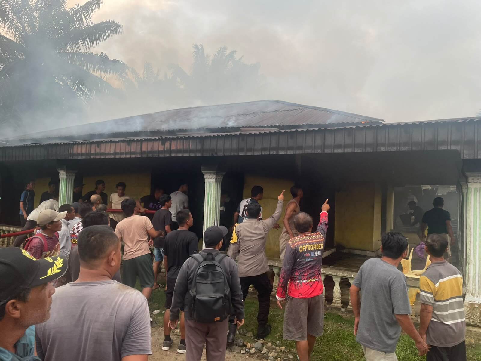 Diduga Korsleting Listrik, Satu Rumah di Tanjung Harapan Ipuh Hangus Terbakar, Kerugian Capai Rp300 Juta