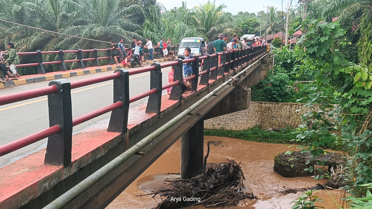 Breaking News! Warga Desa Simpang Seluma Utara Dilaporkan Hanyut