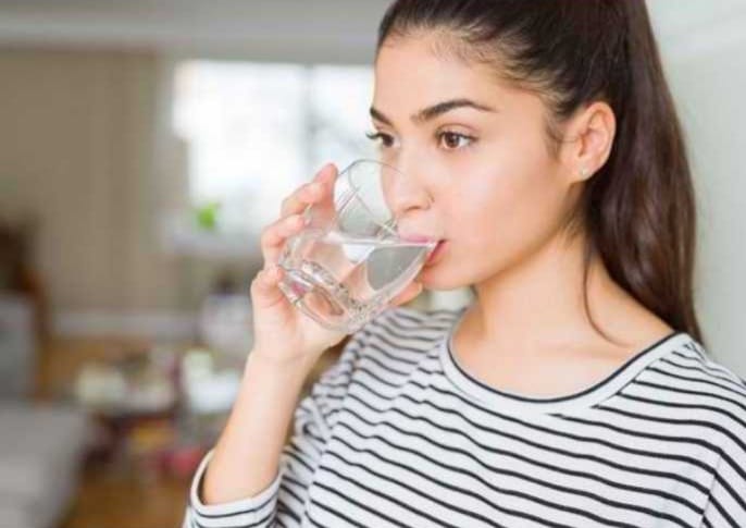Jangan Abai, Kurang Minum Air Putih Bisa Mengakibatkan Stroke, Berikut 12 Dampak jika Kurang Minum Air Putih