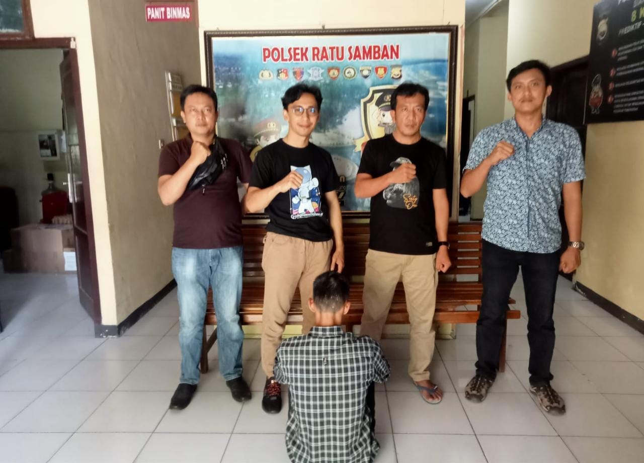 Perkara Banting Sepatu, Pemuda Belakang Pondok Terluka 