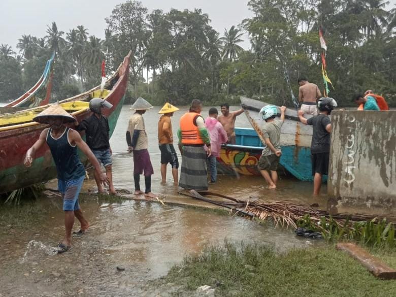 3 Nelayan Tenggelam Akibat Badai di Mukomuko Ditemukan Basarnas, Begini Kondisinya 