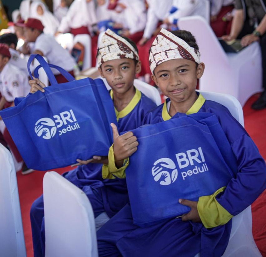 Peringati Hardiknas, BRI Dukung Peningkatan Kualitas Pendidikan Indonesia Melalui BRI Peduli Ini Sekolahku
