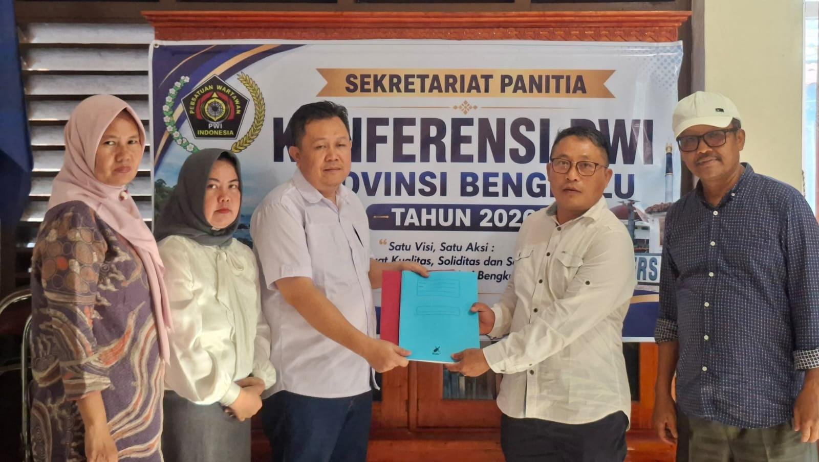Pasangan Senior Marshal Abadi-Sukatno Ramaikan Bursa Konferensi PWI Bengkulu 2026