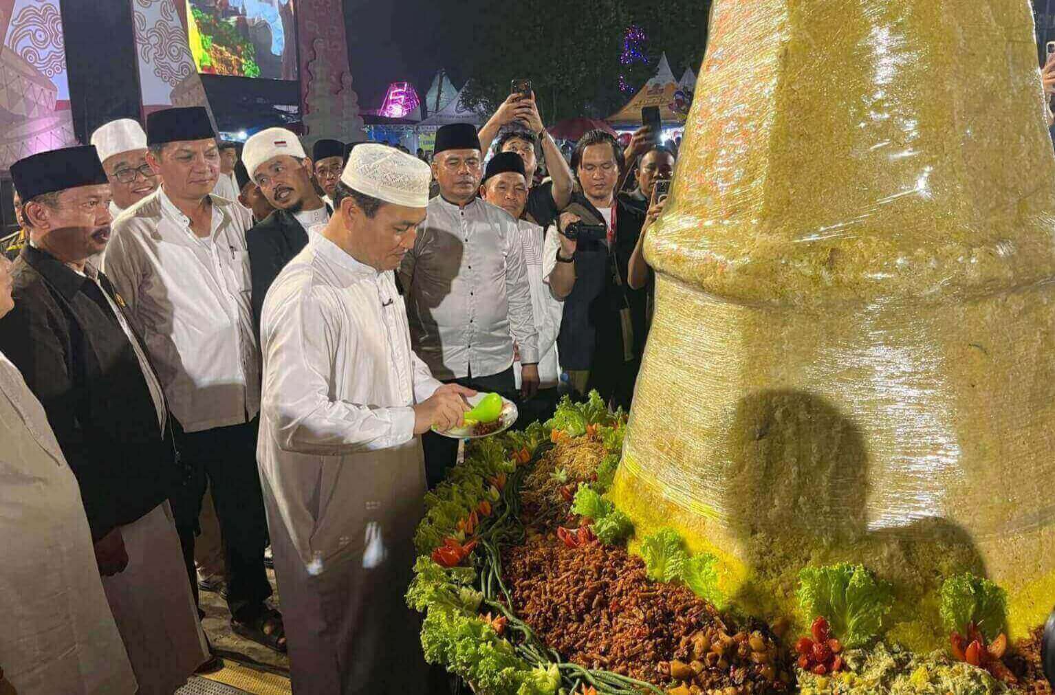 Ribuan Pengunjung Padati Festival Tabut 2025 untuk Makan Nasi Jambar Ukuran Jumbo dan Zikir Akbar Bersama