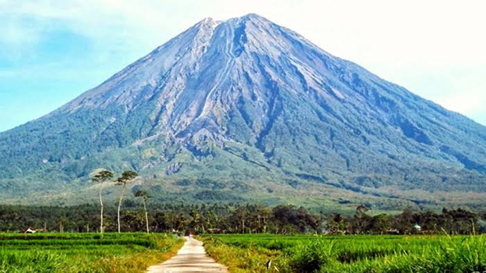 Wow! Gunung Semeru Disebut Simpan Harta Karun Milik Jepang Bernilai Triliunan Rupiah, Ada Kisah di Baliknya