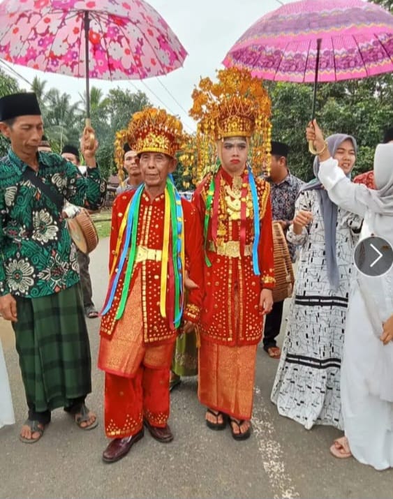Kisah Pasangan Nikah Beda Usia hingga 43 Tahun di Bengkulu Tengah