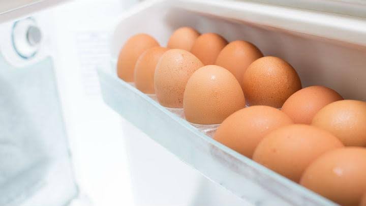 3 Alasan Jangan Sampai Menyimpan Telur di Rak Pintu Kulkas, Ibu Rumah Tangga Wajib Tahu