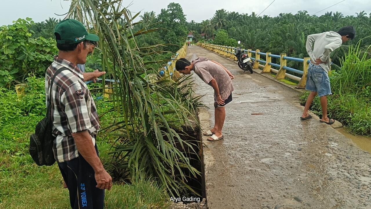 Hujan Deras, Jembatan Irigasi di Seluma Terancam Amblas