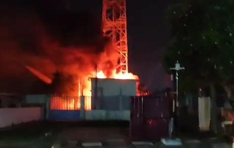 Penyebab Kebakaran Shelter Menara BTS Pasar Baru Diduga Korseleting Baterai