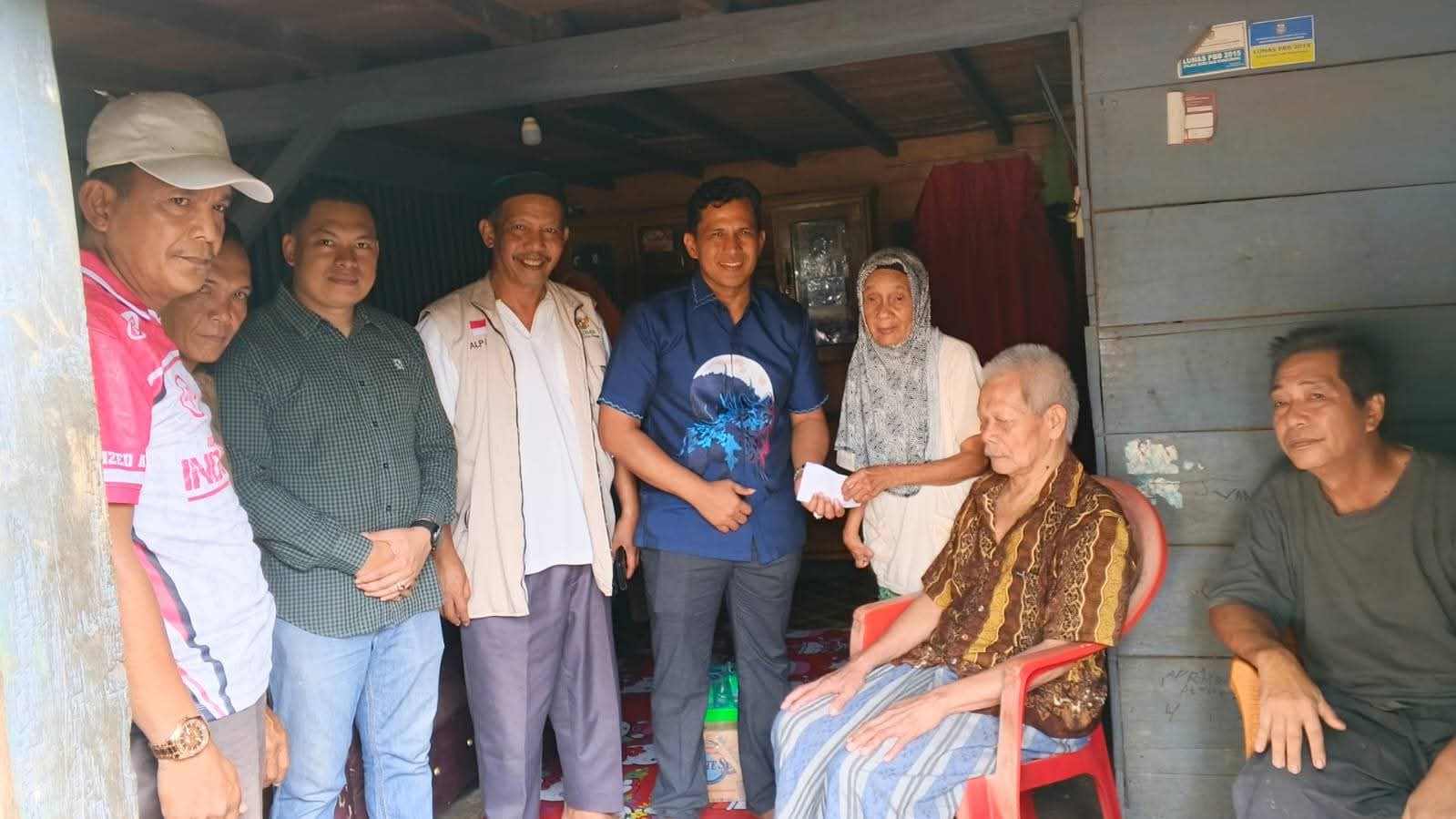 Ketua DPRD Seluma Sambangi Rumah Lansia Disabilitas yang Tak Dapat Bansos