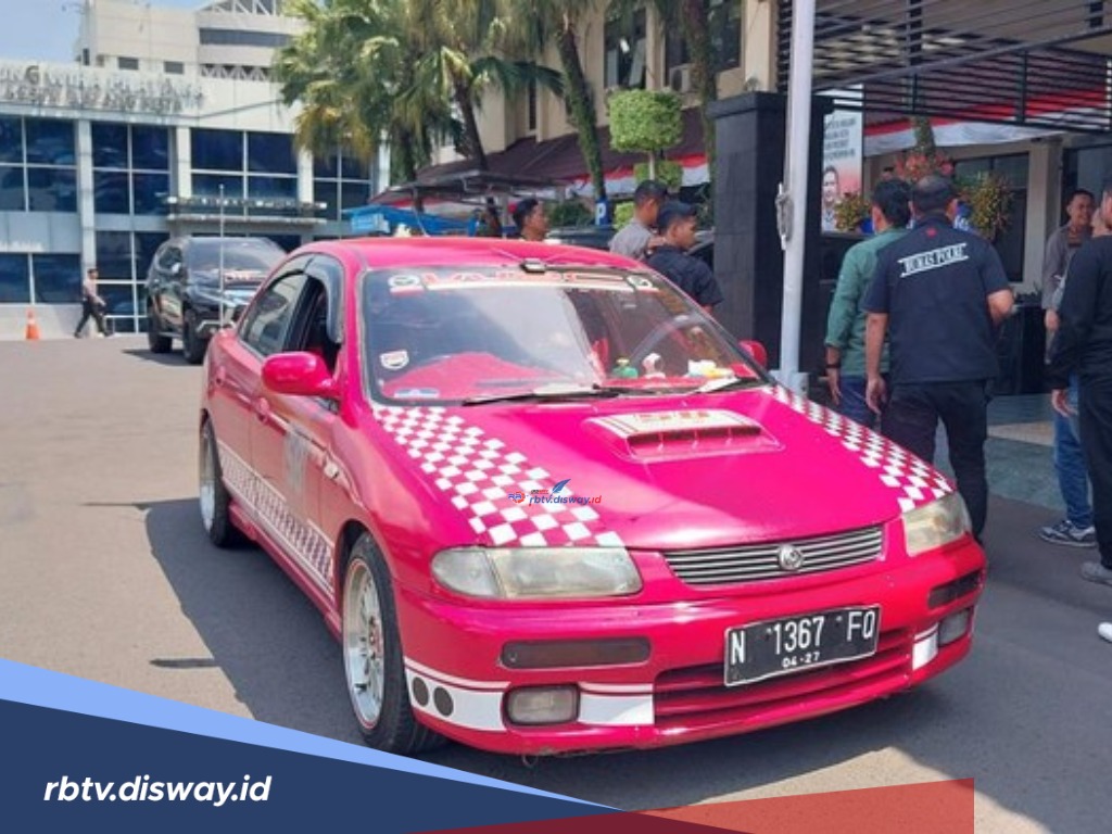 Pemilik Mobil Ini Diamankan Polisi Gegara Lampu Mobil  