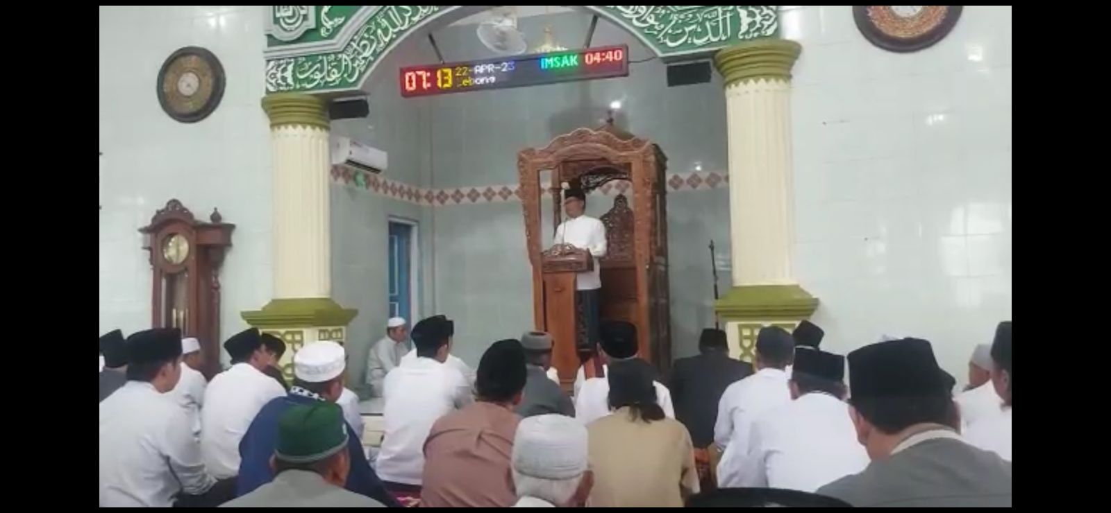 Salat Id, Bupati Kopli Janjikan RP 20 Juta untuk Renovasi Mesjid Jamik Al-Azhar