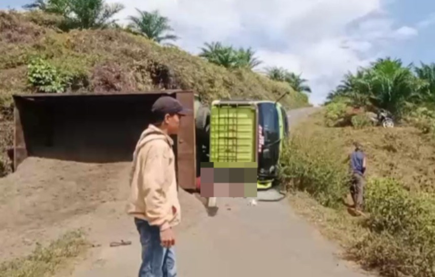 Laka Tunggal di Bengkulu Tengah, Supir Dump Truk Muatan Pasir Meninggal Akibat Terhimpit Badan Truk