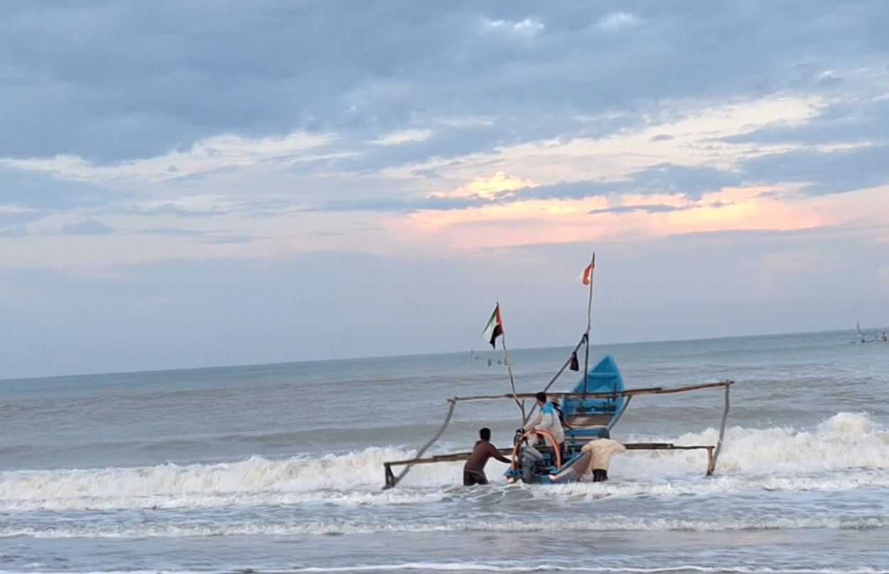 BMKG Ingatkan Potensi Gelombang Tinggi hingga 2,5 Meter di Mukomuko, Nelayan Diminta Waspada