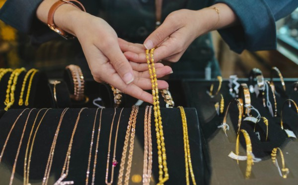 Harga Emas Perhiasan Hari Ini 25 Agustus 2025, Siapkan Uang Segini untuk Emas 24 Karat