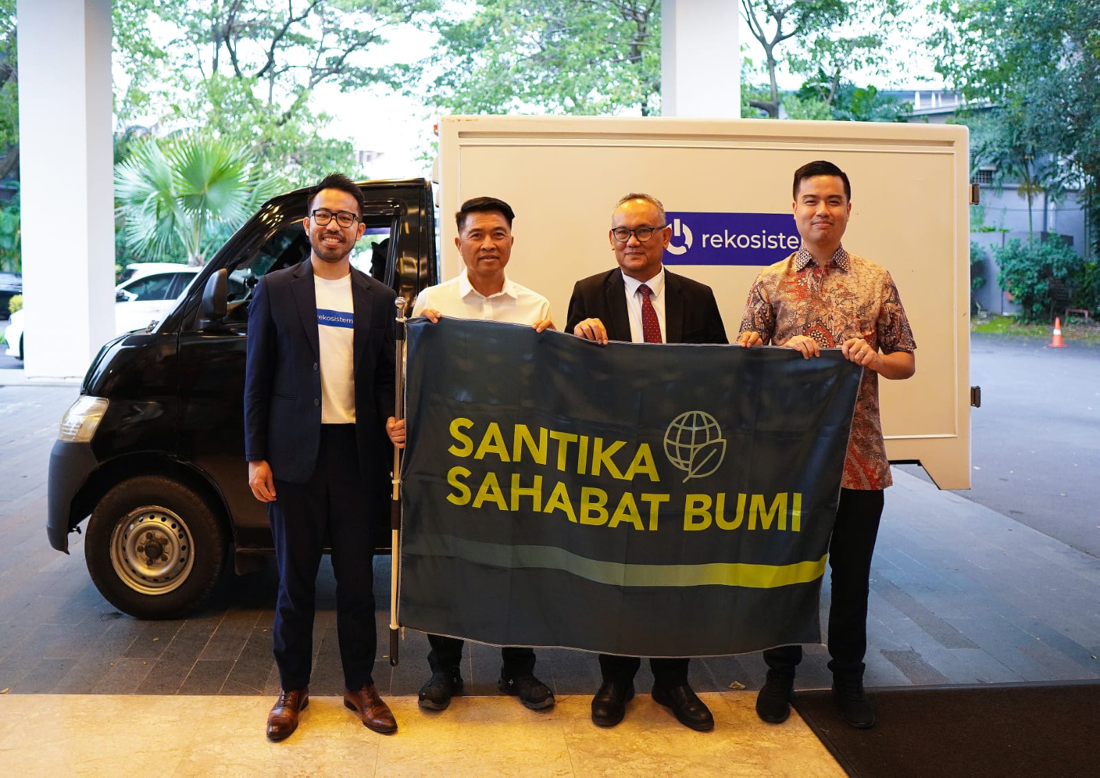 Santika Indonesia Hotels & Resorts Perkuat Komitmen Eco-Hotel Melalui Waste Management Launch