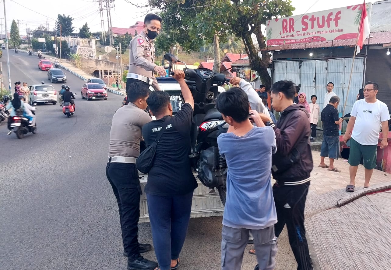 Pengedara Sepeda Motor Tabrak Tembok dan Tewas di TKP 