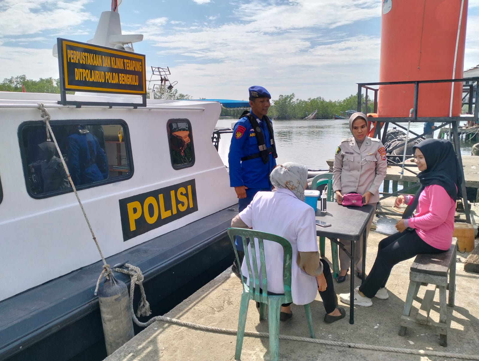 Ditpolairud Polda Bengkulu Buka Pelayanan Kesehatan Gratis di Klinik Terapung