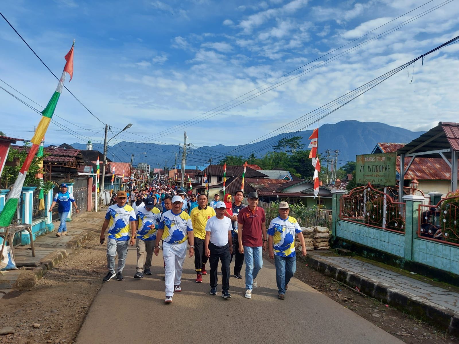 Meriah, Ribuan Warga Ikuti Jalan Sehat HUT Kabupaten Lebong