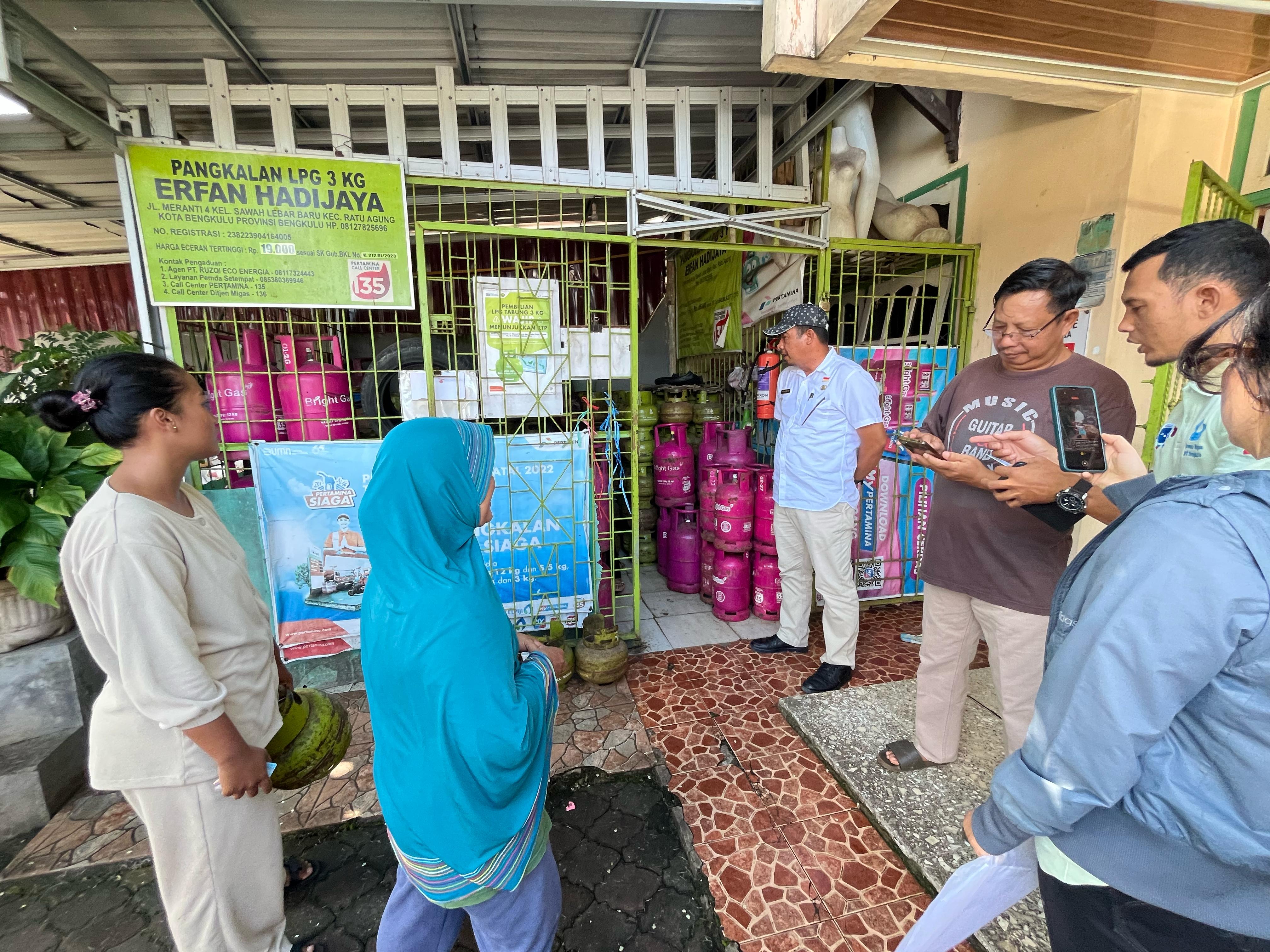 Operasi Pasar Internal, Agen LPG di Kota Bengkulu Timbang Tabung 3 Kg di Pangkalan