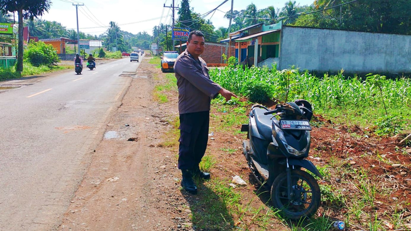Lubang Perbaikan Jalan Diduga Sebabkan Seorang Pengendara Sepeda Motor Celaka dan Nyaris Tewas 