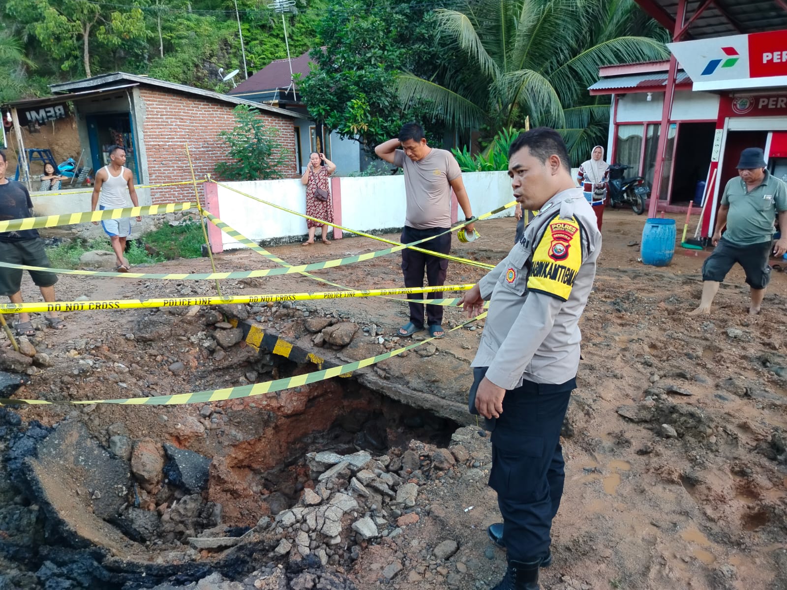 Pipa SPAM Regional Benteng Kobema Pecah, Pengendara Diminta Waspada Melintas