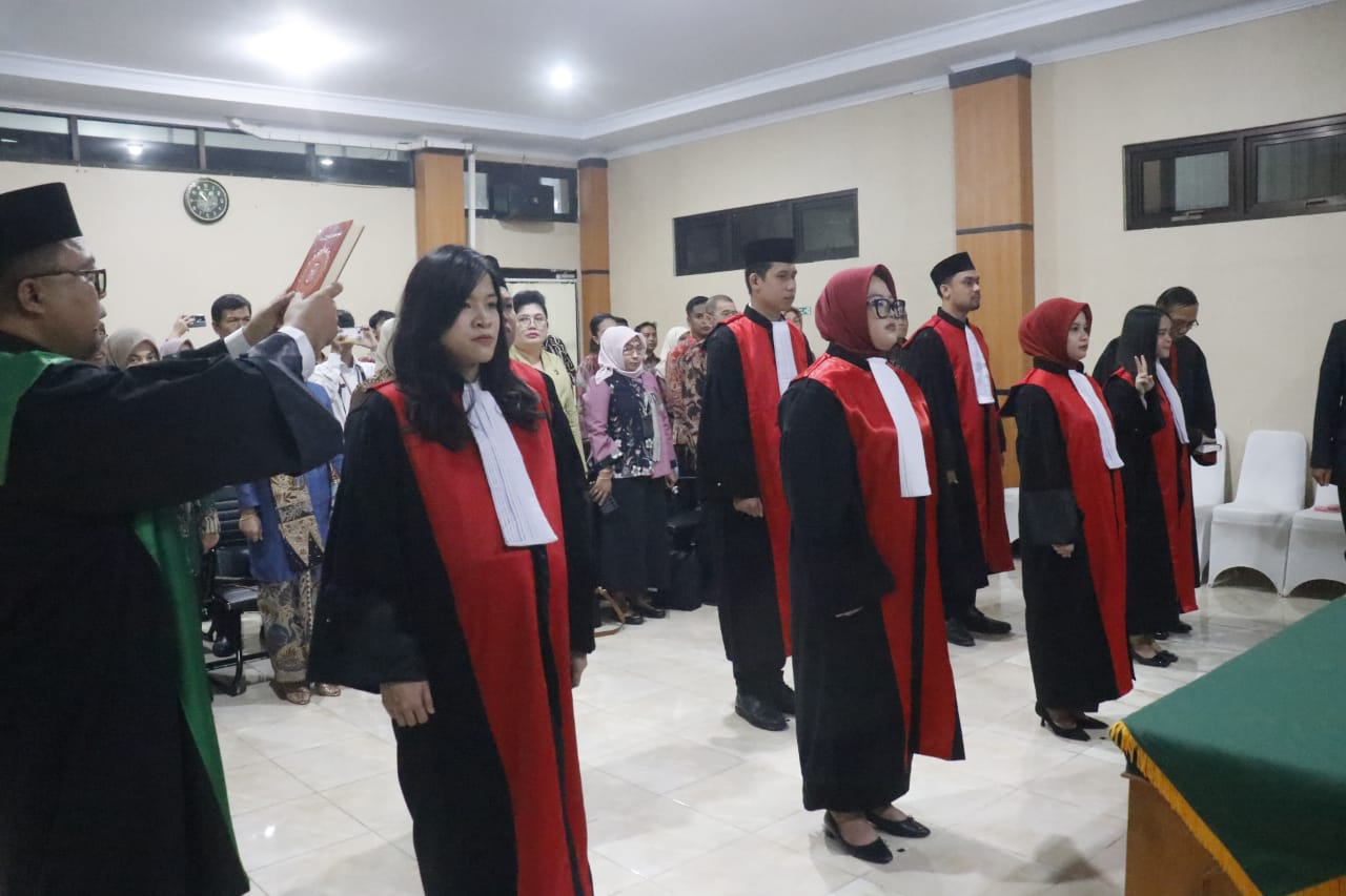 Pelantikan 7 Hakim Pengadilan Negeri Tais