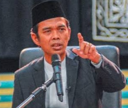 Sholat Sambil Tutup Mata Agar Khusyuk Bagaimana Hukumnya? Ini Penjelasan UAS