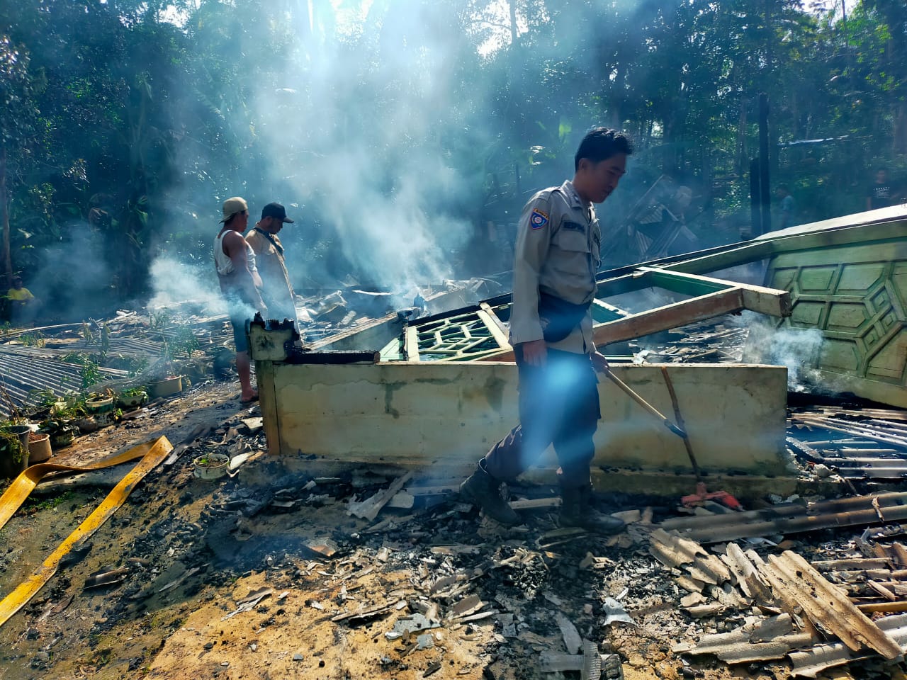 Lagi Nyapu Halaman, Rumah Warga Pinang Raya Ludes Terbakar