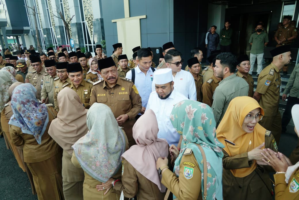Pimpin Apel Hari Pertama Kerja Pasca Libur Lebaran, Gubernur Helmi Hasan Instruksikan Ini ke Wakil Gubernur 