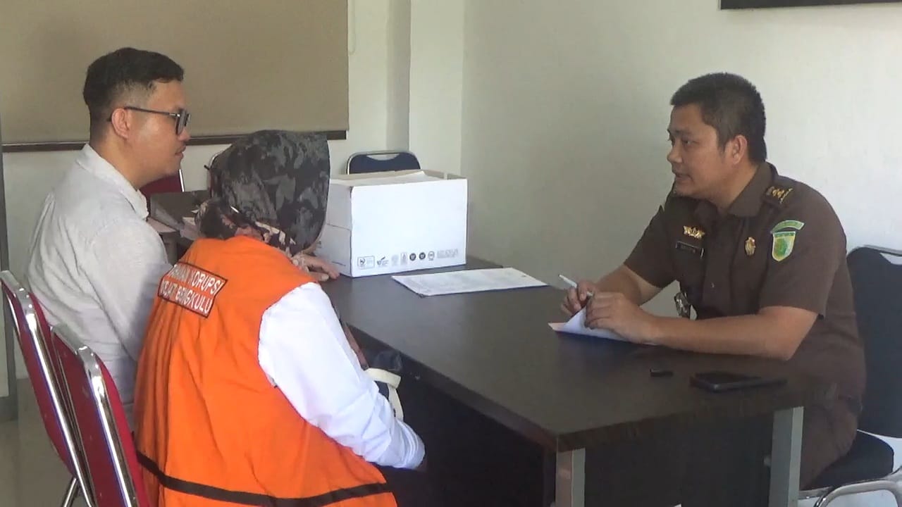 Kejati Limpahkan Berkas Perkara Dua Tersangka Korupsi Kantor Pos Bengkulu