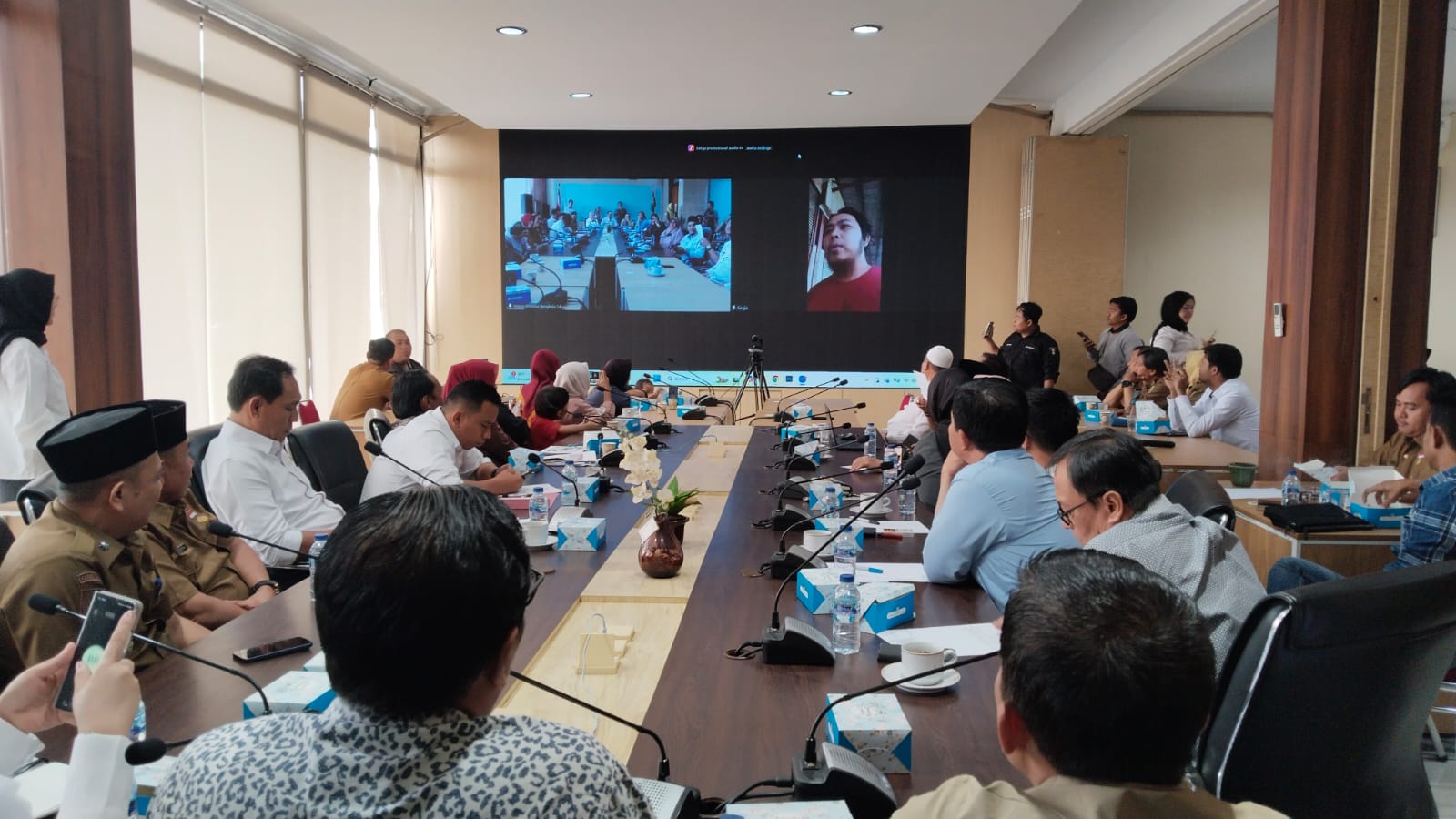 Video Call dengan WNI di Kamboja, Pemprov dan DPRD Pastikan Warga Kota Bengkulu Bisa Pulang