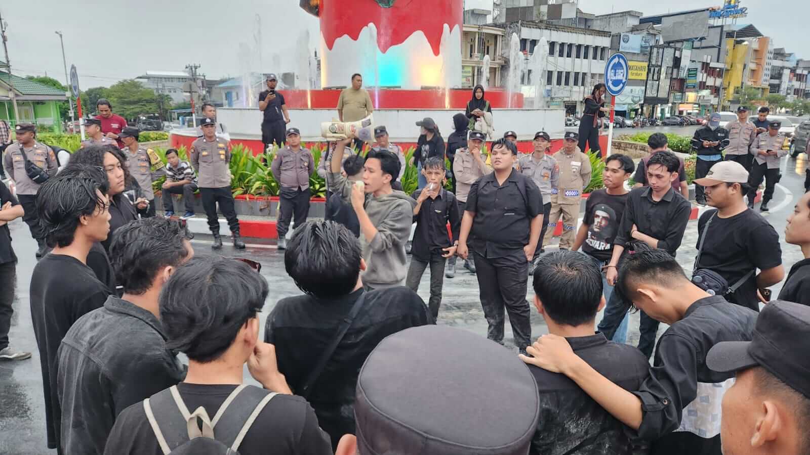 Aliansi Bengkulu Mengingat Gelar Demo Program MBG di Simpang Lima