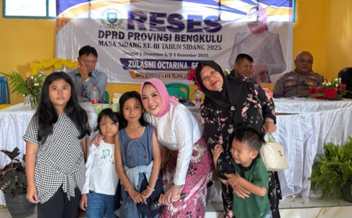 Bagikan BPJS Kesehatan Gratis, Masyarakat Curhat ke Zulasmi Octarina Tentang Layanan RSUD M.Yunus