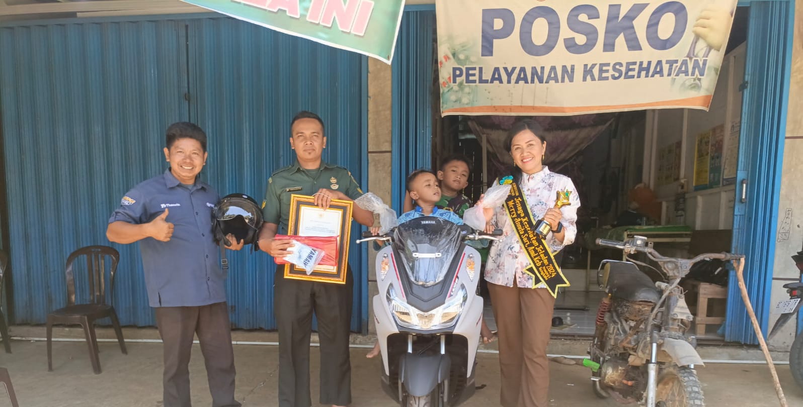 Kemenkes RI Berikan Bidan di Seluma Ini Sepeda Motor 