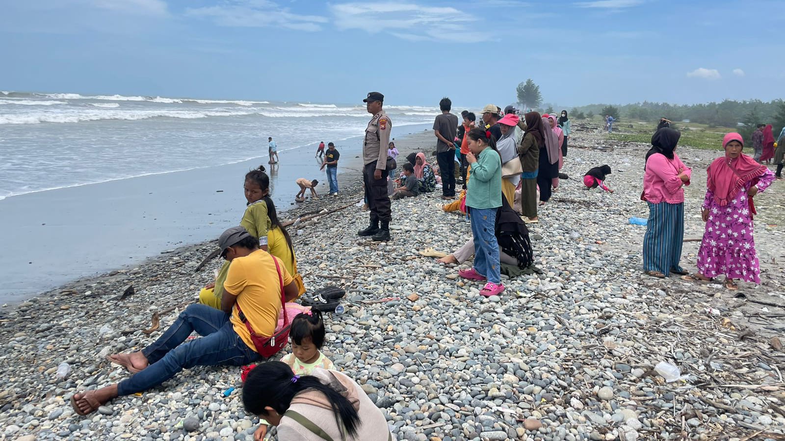 Objek Wisata Pantai di Kabupaten Seluma Dipadati Pengunjung