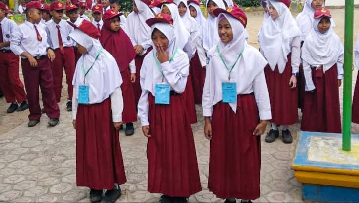 Model Pakaian Seragam Nasional untuk Jenjang SD yang Telah Diresmikan Nadiem Makarim, Ditanggung Orang Tua