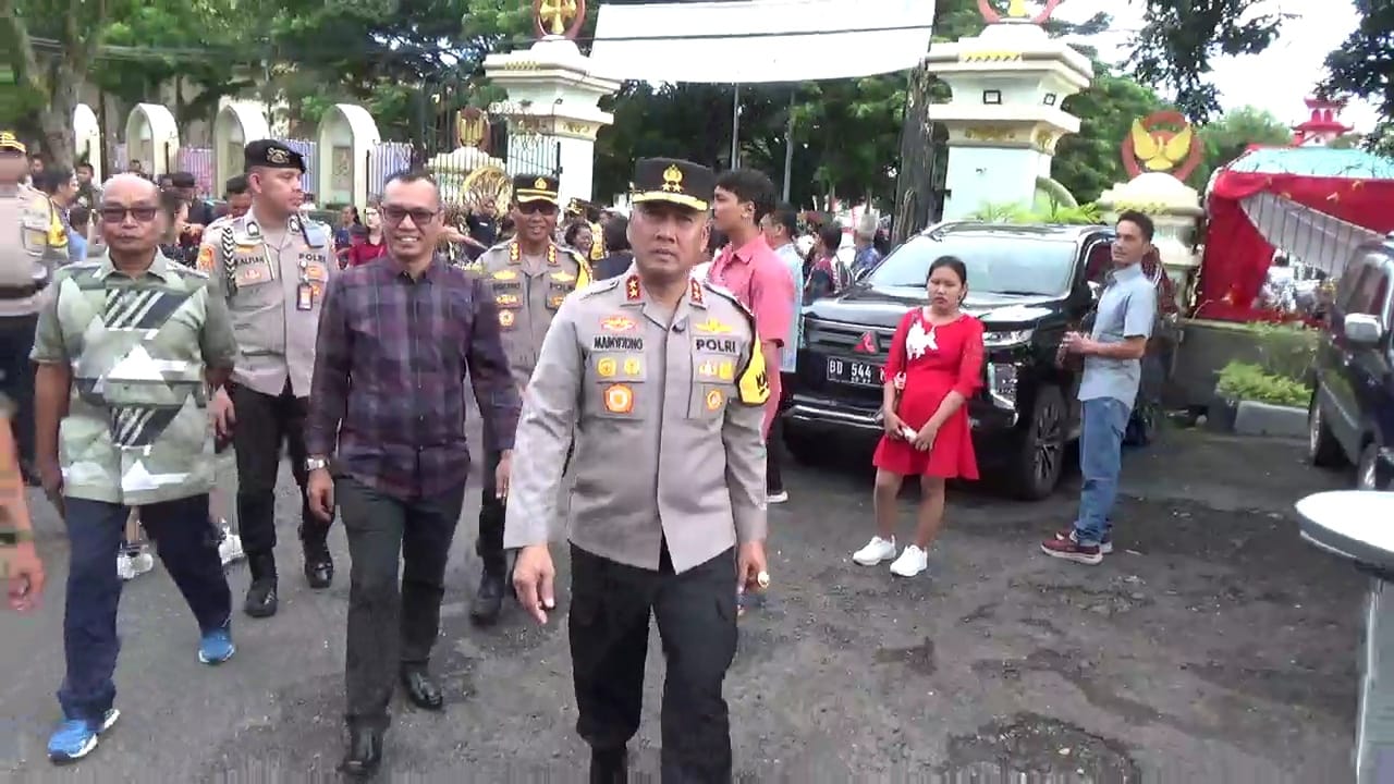Turun ke Lapangan, Kapolda Bengkulu Keliling Pantau Pengamanan Misa Natal 2025