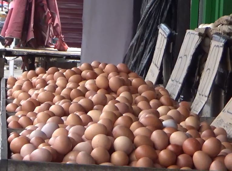 Harga Telur Ayam di Pasar Turun, Rp55.000 per Karpet