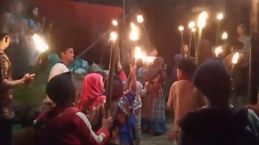 Pawai Obor Meriahkan Isra Mi'raj di Desa Sinar Pagi Seluma, Mahasiswa UIN Jakarta Juga Ikut