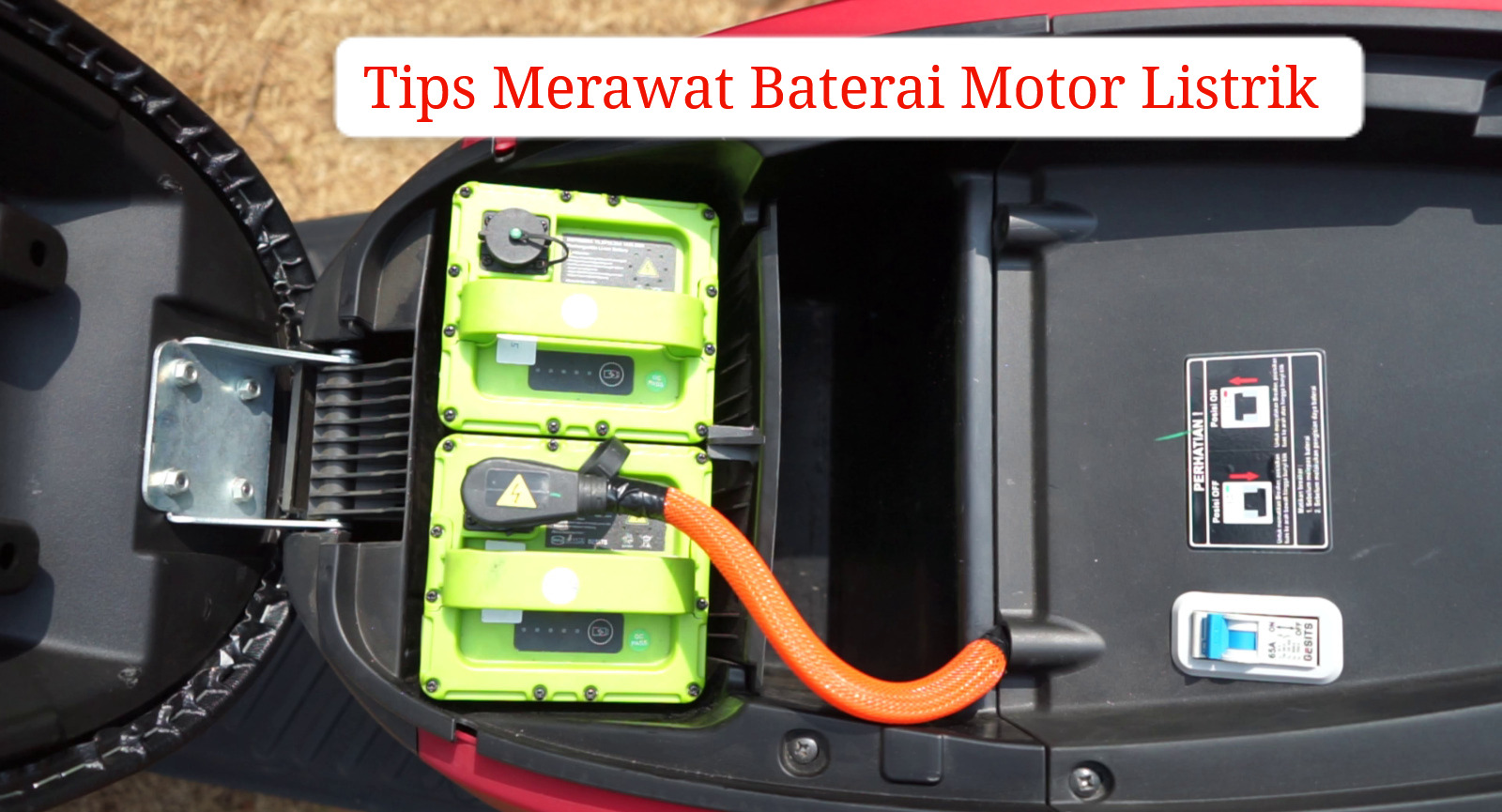 Aman Dipakai saat Musim Hujan, Begini Tips Merawat Baterai Motor Listrik yang Benar