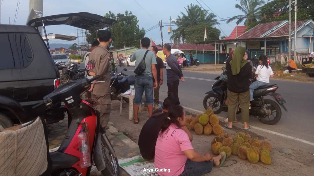 Alasan Satpol PP Seluma Larang Pedagang Durian Berjualan di Alun-alun Kota Tais