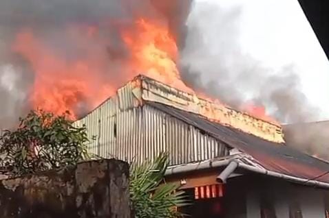 8 Rumah di RT 4 Kelurahan Sumur Meleleh Kota Bengkulu Terbakar