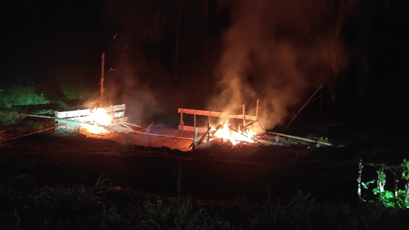 Polres Rejang Lebong Bakar Arena Judi Sabung Ayam di Talang Rimbo Lama