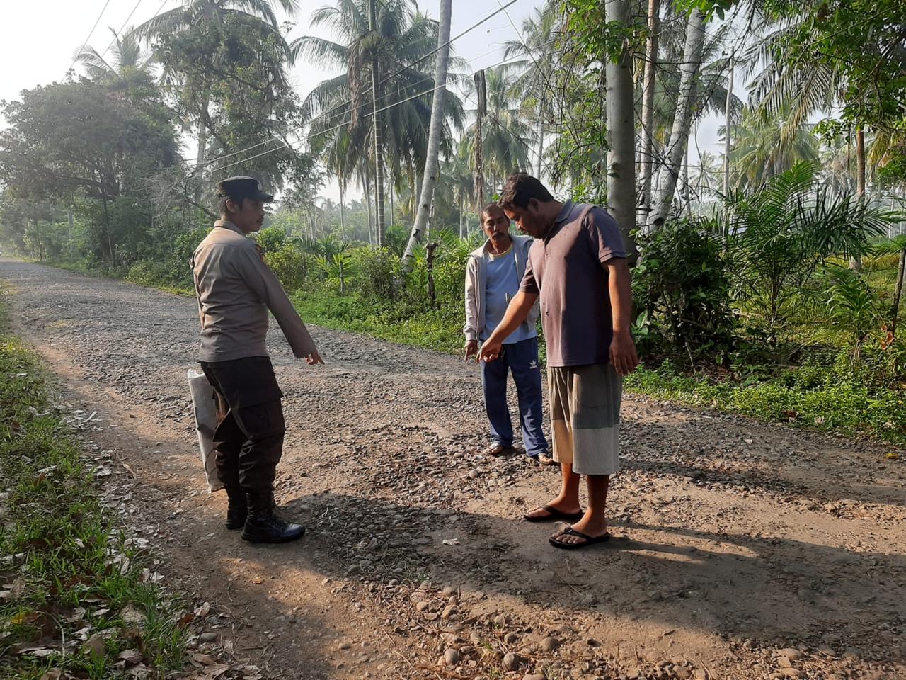 Ditemukan Bersimbah Darah Tanpa Kepala Bawah Pohon Kelapa, Parang dan Tali Diamankan Polisi