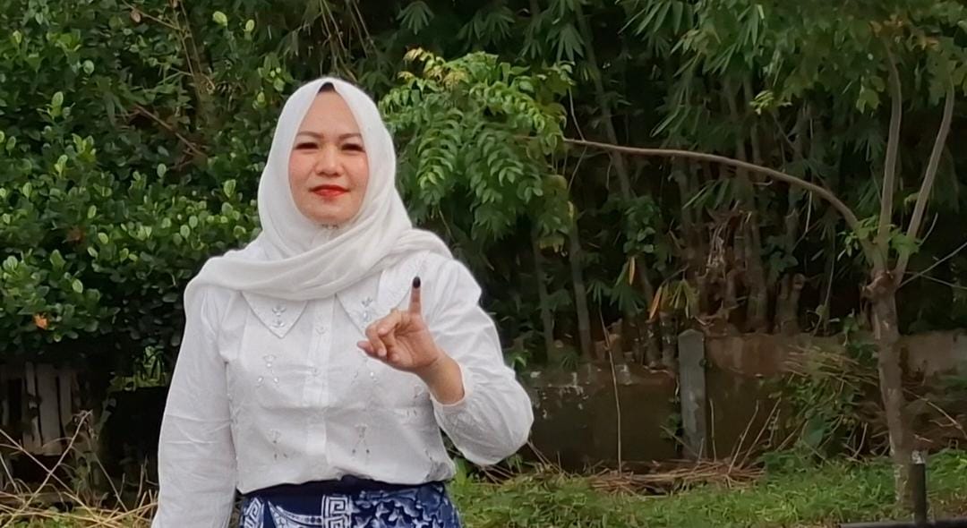 Nyoblos di TPS Padang Gunang, Ketua KPU Bengkulu Selatan Pastikan Pilkada Aman dan Transparan 