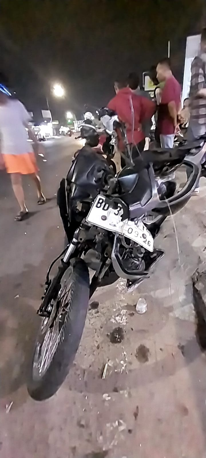 Dua Sepeda Motor Tabrakan, Satu Pengendara Luka Berat Dilarikan ke Rumah Sakit 